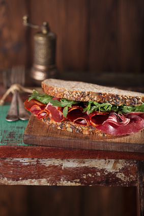 2017.05.01.-BOCATA-DE-JAMÓN-SERRANO-CON-PERA-Y-TRIGUEROS-EN-SALSA-DE-MOSTAZA-