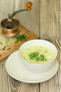 CREMA-DE-CALABACÍN-CON-SOFRITO-DE-CEBOLLINO-CHAMPIÑONES-Y-ROMERO