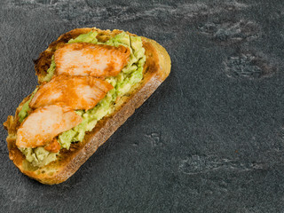 BOCADILLO-DE-POLLO-CON-AGUACATE