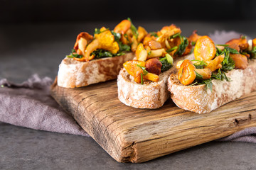 TOSTAS-DE-CHAMPIÑONES-CON-QUESO1