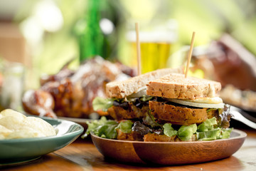 2018.06.04.BOCADILLO-DE-POLLO-Y-PERA-CON-SALSA-DE-QUESO